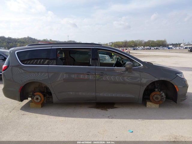 Продаж на аукціоні авто 2022 Chrysler Pacifica Touring L, vin: 2C4RC1BGXNR142173, номер лоту: 44780045