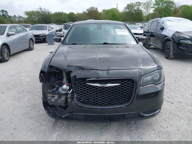 44780170 :رقم المزاد ، 2C3CCAAG5JH331812 vin ، 2018 Chrysler 300 Touring مزاد بيع