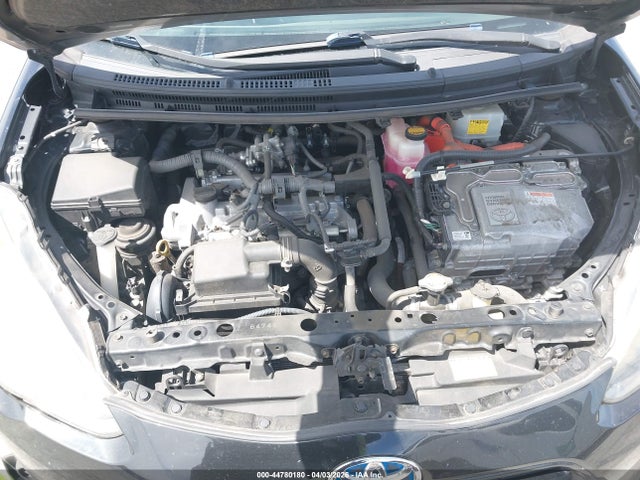 JTDKDTB38F1579490 Toyota Prius C Two