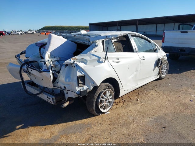 Toyota Prius Four 2017 JTDKARFU2H3032947 Image 4