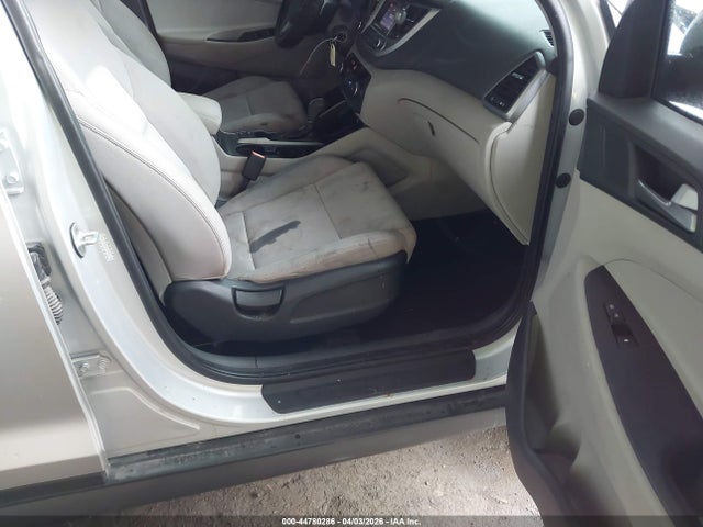 Продаж на аукціоні авто 2016 Hyundai Tucson Se, vin: KM8J33A4XGU110907, номер лоту: 44780286