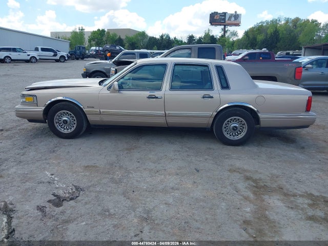 44780424 :رقم المزاد ، 1LNLM81W2VY728233 vin ، 1997 Lincoln Town Car Executive مزاد بيع