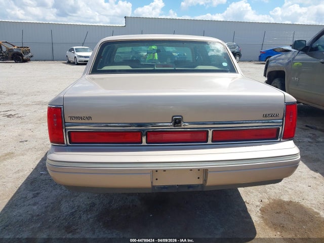 44780424 :رقم المزاد ، 1LNLM81W2VY728233 vin ، 1997 Lincoln Town Car Executive مزاد بيع