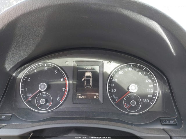 2010 Volkswagen Eos Lux მანქანა იყიდება აუქციონზე, vin: WVWFA7AH8AV025835, აუქციონის ნომერი: 44780437