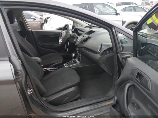 44780469 :رقم المزاد ، 3FADP4BJ1KM104786 vin ، 2019 Ford Fiesta Se مزاد بيع