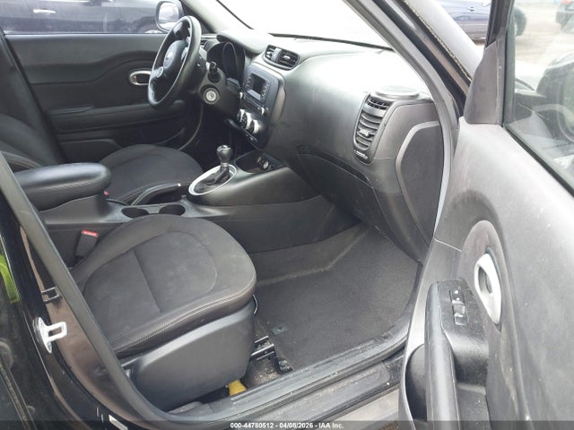 44780512 :رقم المزاد ، KNDJN2A29F7179186 vin ، 2015 Kia Soul مزاد بيع