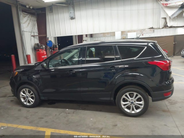 1FMCU9GD9KUA53351 Ford ESCAPE SE