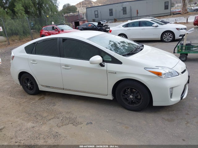 Toyota Prius Three 2014 JTDKN3DU0E0377721 Image 13