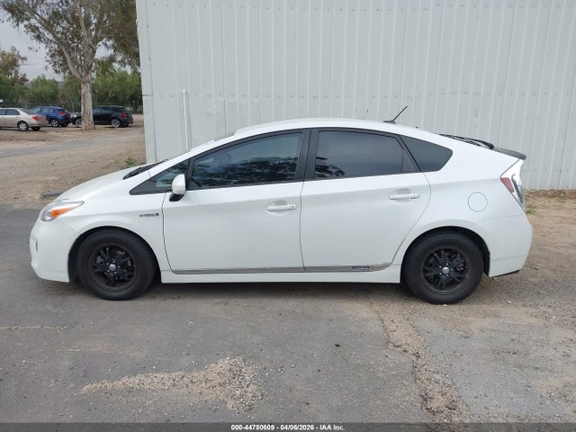 Toyota Prius Three 2014 JTDKN3DU0E0377721 Image 14