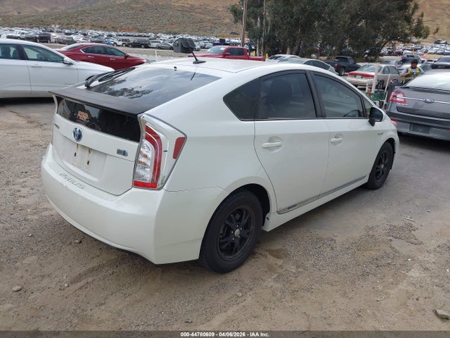 Toyota Prius Three 2014 JTDKN3DU0E0377721 Image 4