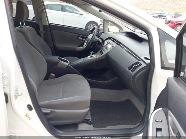 Toyota Prius Three 2014 JTDKN3DU0E0377721 Image 5