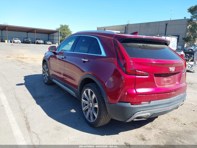 2019 CADILLAC XT4 1GYFZCR44KF100622 Photo 2