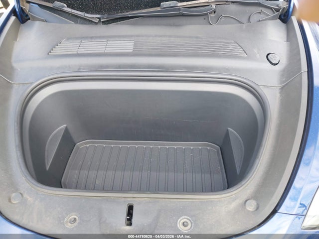 5YJYGDEDXMF114077 Tesla Model Y Standard Range Rear-wheel Drive