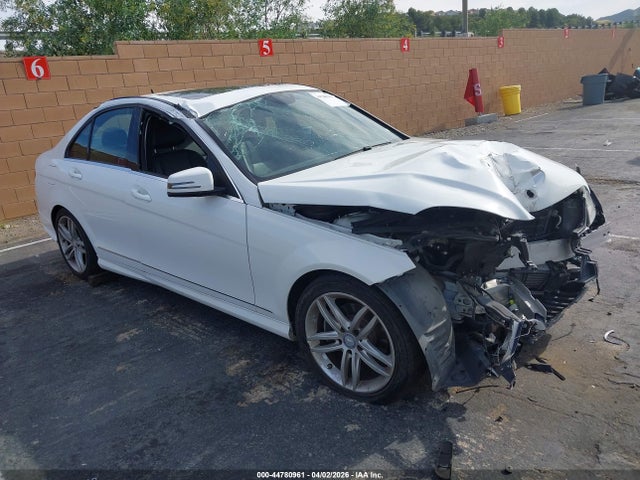 2014 MERCEDES-BENZ C 250 WDDGF4HB0EG215814