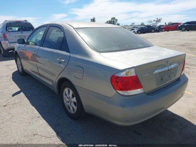 2005 TOYOTA CAMRY 4T1BE30K35U522940 Photo 2