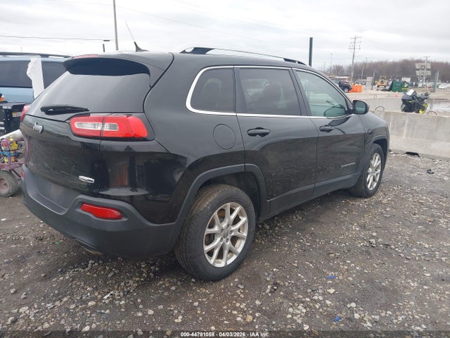 1C4PJLCS1EW106052 Jeep Cherokee Latitude