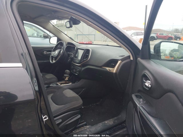 1C4PJLCS1EW106052 Jeep Cherokee Latitude