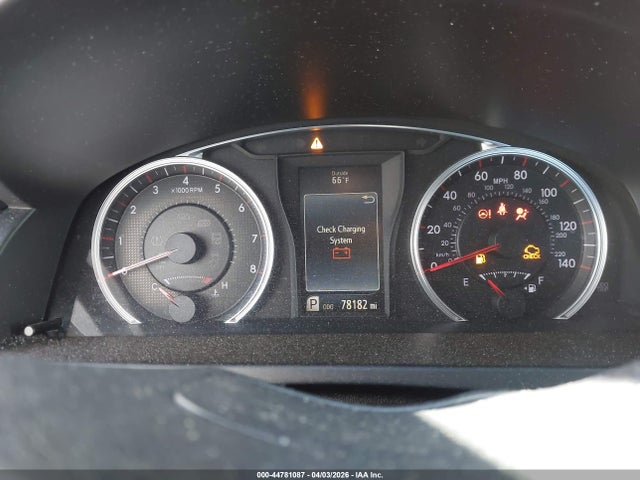44781087 :رقم المزاد ، 4T1BF1FK4HU367442 vin ، 2017 Toyota Camry Se مزاد بيع