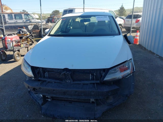 44781105 :رقم المزاد ، 3VWDB7AJ4HM395852 vin ، 2017 Volkswagen Jetta 1.4t Se مزاد بيع
