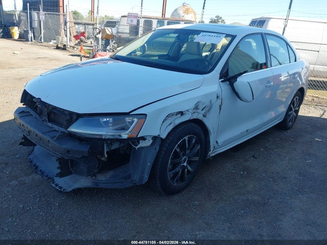 44781105 :رقم المزاد ، 3VWDB7AJ4HM395852 vin ، 2017 Volkswagen Jetta 1.4t Se مزاد بيع