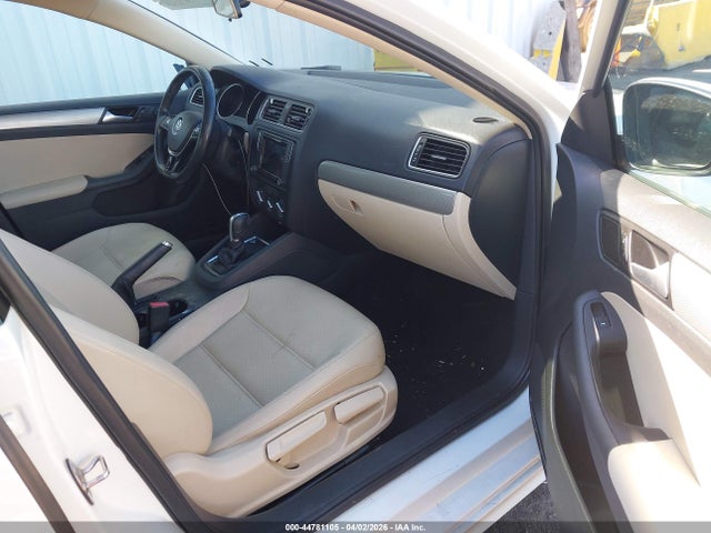 44781105 :رقم المزاد ، 3VWDB7AJ4HM395852 vin ، 2017 Volkswagen Jetta 1.4t Se مزاد بيع