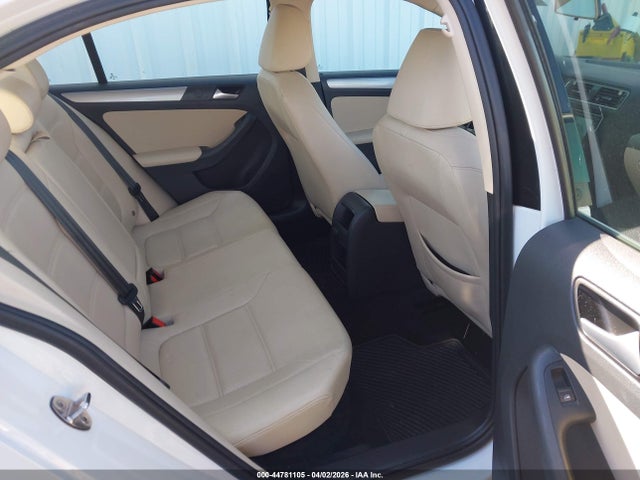 44781105 :رقم المزاد ، 3VWDB7AJ4HM395852 vin ، 2017 Volkswagen Jetta 1.4t Se مزاد بيع