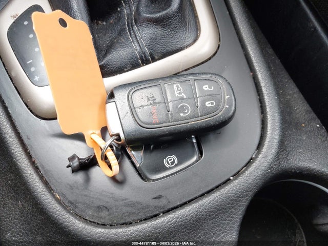 44781109 :رقم المزاد ، 1C4PJMCS2FW545882 vin ، 2015 Jeep Cherokee Latitude مزاد بيع