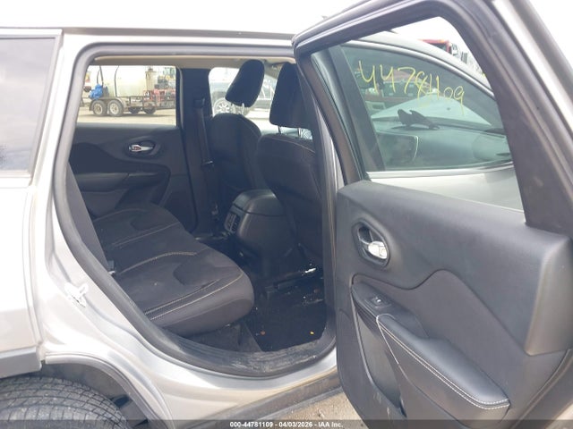 44781109 :رقم المزاد ، 1C4PJMCS2FW545882 vin ، 2015 Jeep Cherokee Latitude مزاد بيع