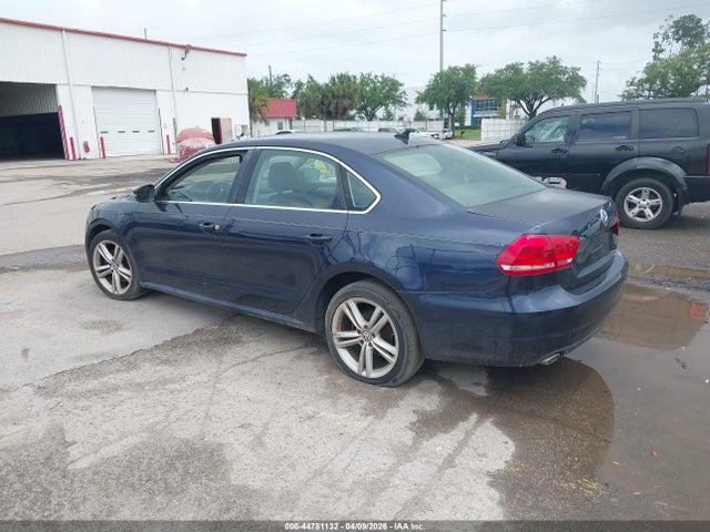 2015 VOLKSWAGEN PASSAT 1VWBV7A30FC011161 Photo 2