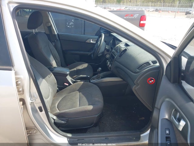 44781180 :رقم المزاد ، KNAFW4A30B5422569 vin ، 2011 Kia Forte Sx مزاد بيع