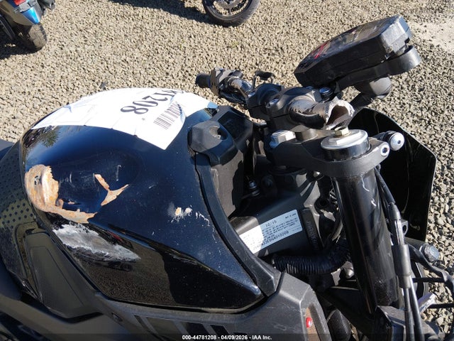 Yamaha FZ09 2016 JYARN33E6GA010209 Image 13