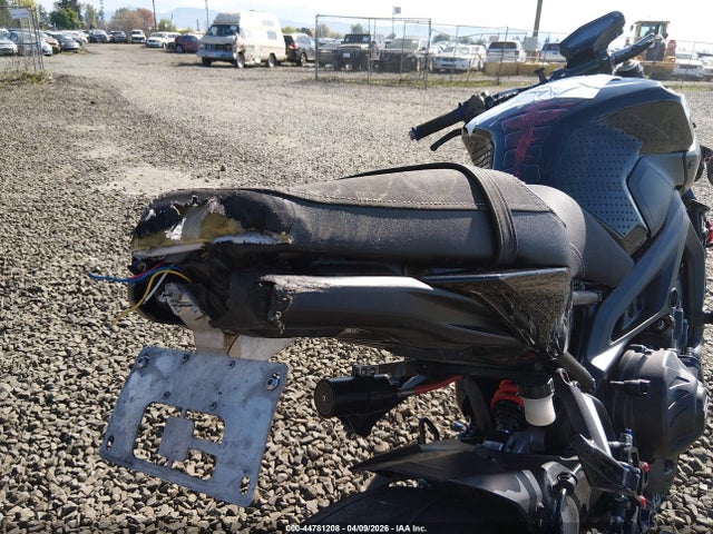 Yamaha FZ09 2016 JYARN33E6GA010209 Image 15