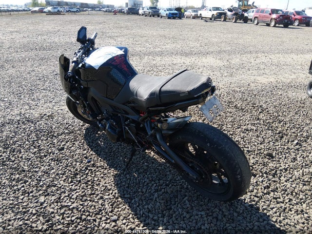 Yamaha FZ09 2016 JYARN33E6GA010209 Image 3