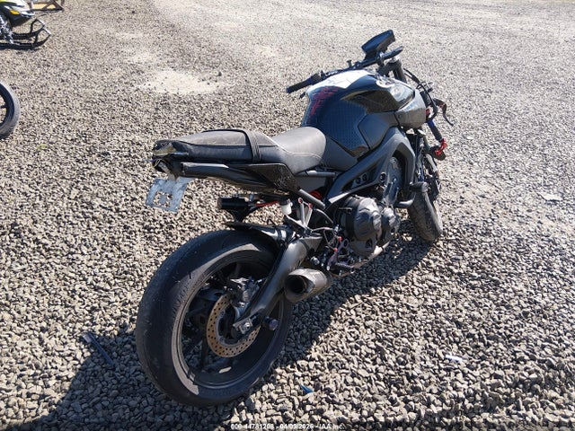 Yamaha FZ09 2016 JYARN33E6GA010209 Image 4