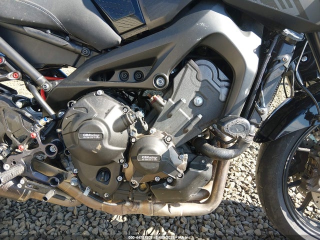 Yamaha FZ09 2016 JYARN33E6GA010209 Image 8