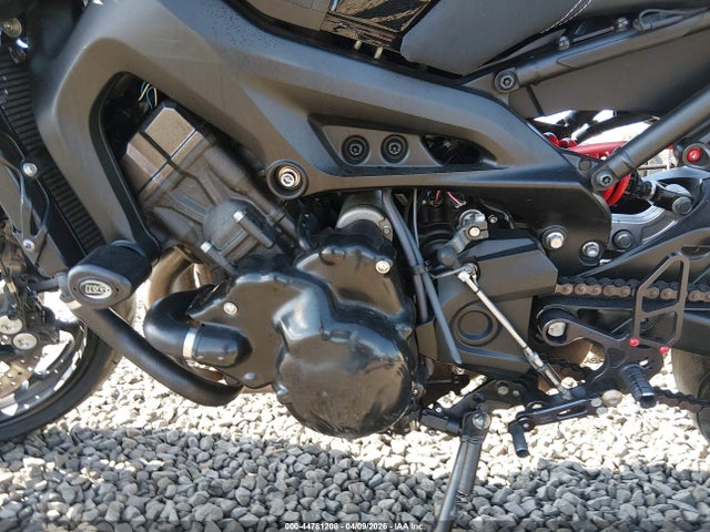 Yamaha FZ09 2016 JYARN33E6GA010209 Image 9