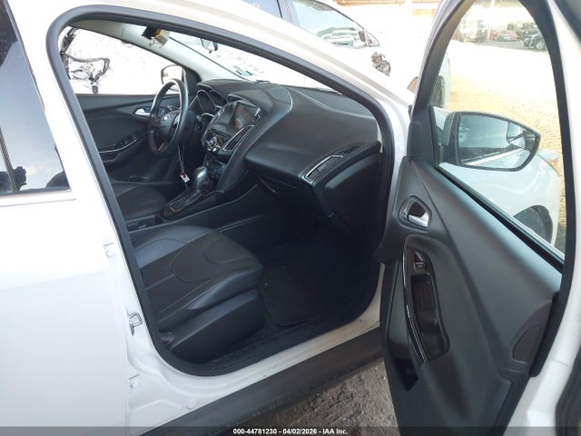 Ford Focus Titanium 2016 1FADP3J21GL225671 Image 5