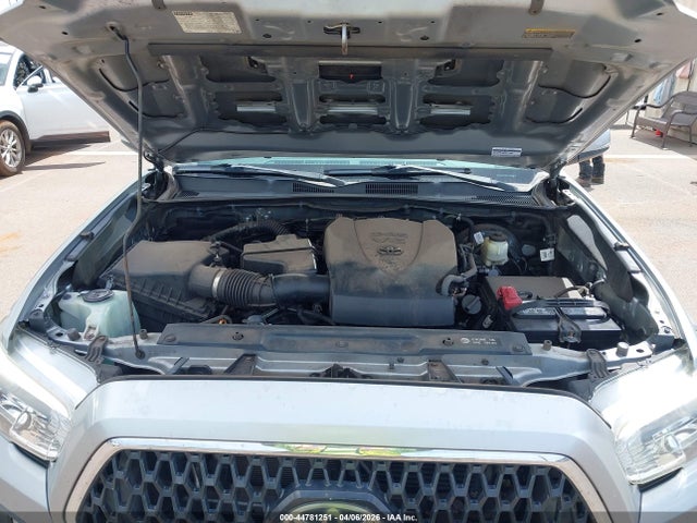 3TMAZ5CNXJM053737 Toyota Tacoma Sr5 V6