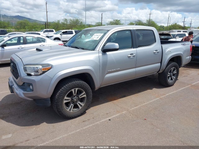 3TMAZ5CNXJM053737 Toyota Tacoma Sr5 V6