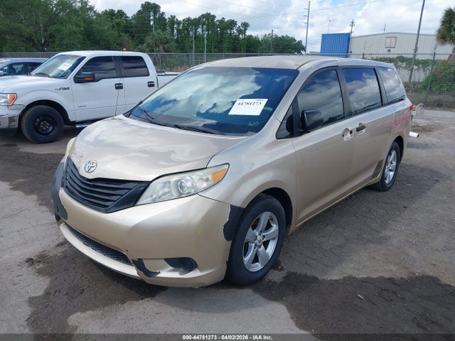 2011 TOYOTA SIENNA 5TDZK3DC1BS019339 Photo 1