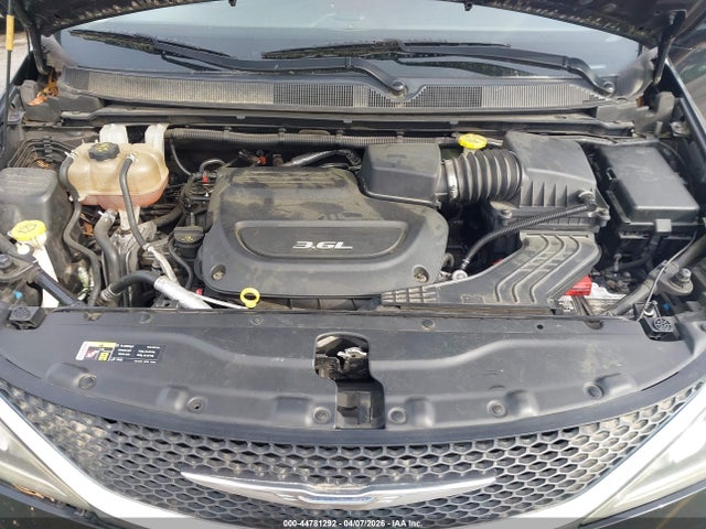 44781292 :رقم المزاد ، 2C4RC1BG9HR733681 vin ، 2017 Chrysler Pacifica Touring-l مزاد بيع