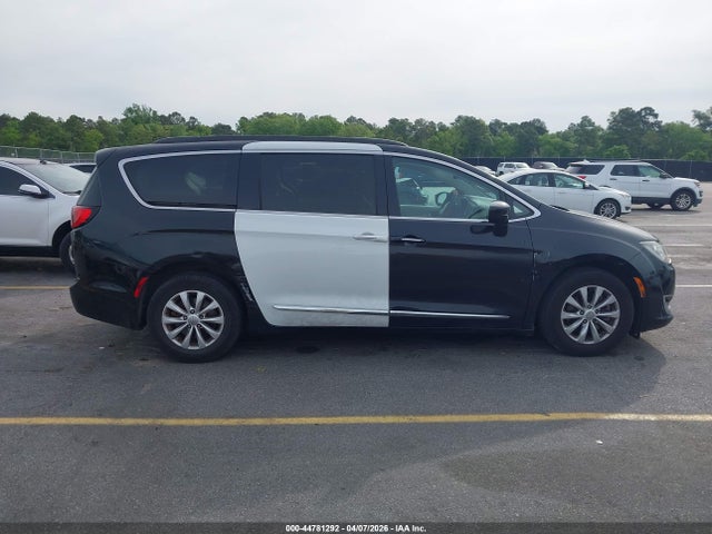 44781292 :رقم المزاد ، 2C4RC1BG9HR733681 vin ، 2017 Chrysler Pacifica Touring-l مزاد بيع