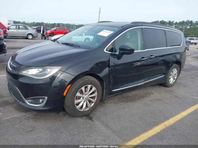 44781292 :رقم المزاد ، 2C4RC1BG9HR733681 vin ، 2017 Chrysler Pacifica Touring-l مزاد بيع