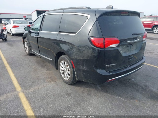 44781292 :رقم المزاد ، 2C4RC1BG9HR733681 vin ، 2017 Chrysler Pacifica Touring-l مزاد بيع