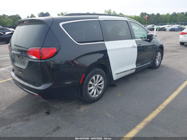 44781292 :رقم المزاد ، 2C4RC1BG9HR733681 vin ، 2017 Chrysler Pacifica Touring-l مزاد بيع