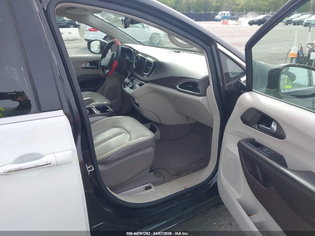 44781292 :رقم المزاد ، 2C4RC1BG9HR733681 vin ، 2017 Chrysler Pacifica Touring-l مزاد بيع
