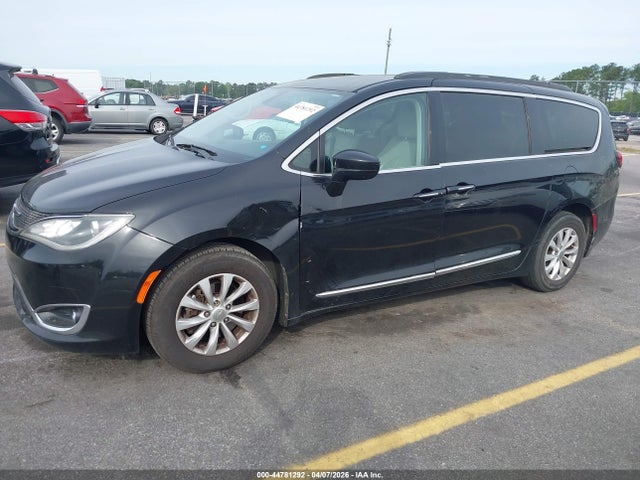 44781292 :رقم المزاد ، 2C4RC1BG9HR733681 vin ، 2017 Chrysler Pacifica Touring-l مزاد بيع