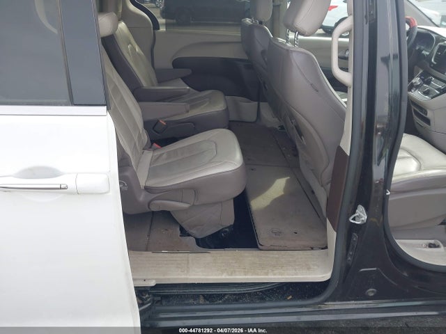 44781292 :رقم المزاد ، 2C4RC1BG9HR733681 vin ، 2017 Chrysler Pacifica Touring-l مزاد بيع