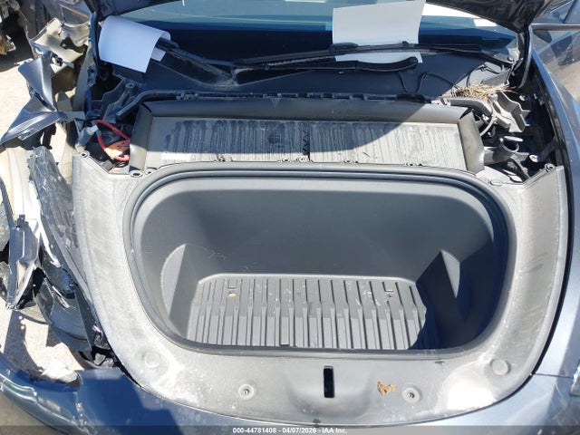 2024 Tesla Model Y Long Range Single Motor Rear-wheel Drive/rwd მანქანა იყიდება აუქციონზე, vin: 7SAYGDED6RF051988, აუქციონის ნომერი: 44781408