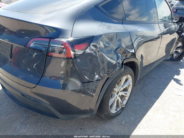 2024 Tesla Model Y Long Range Single Motor Rear-wheel Drive/rwd მანქანა იყიდება აუქციონზე, vin: 7SAYGDED6RF051988, აუქციონის ნომერი: 44781408